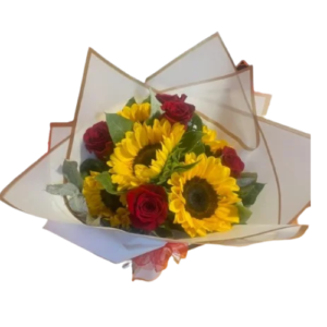 Ramo de 5 Rosas y 5 Girasoles con Follaje Delicado
