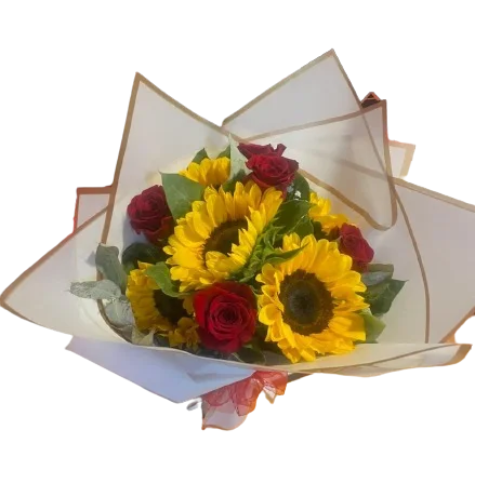 Ramo de 5 Rosas y 5 Girasoles con Follaje Delicado