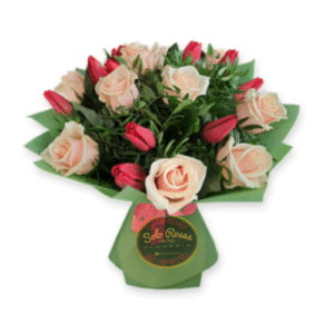 ramo de 10 rosas y 10 tulipanes frescos con envoltura elegante