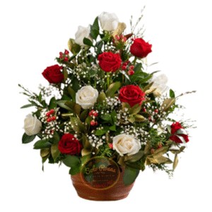 centro de mesa navideño con rosas blancas y rojas