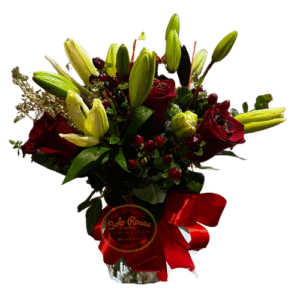 Florero de rosas y lilium navideño con detalles dorados