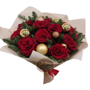 ramo de rosas navideño con decoración de Navidad