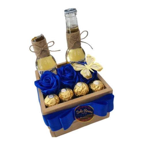 Caja de madera con 3 rosas azules y chocolates