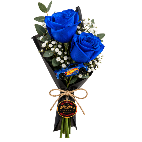 Ramo de 2 rosas azules tinturadas con carro Hot Wheels y papel negro