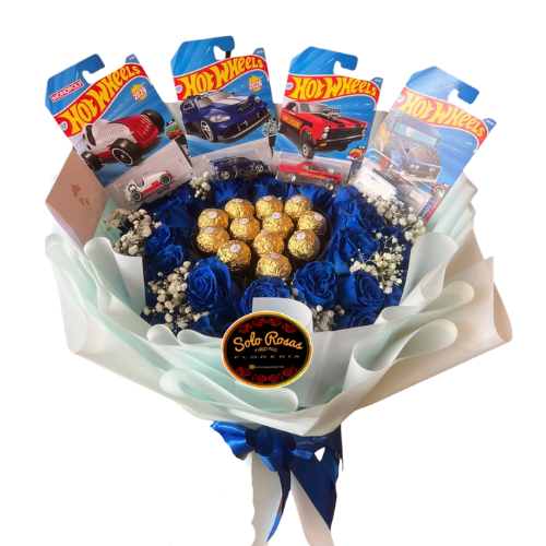 Ramo grande de 24 rosas azules tinturadas con chocolates Ferrero Rocher y 4 carros Hot Wheels