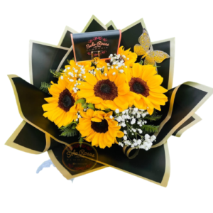 Ramo de 6 girasoles frescos con mariposa dorada y envoltorio negro con borde dorado
